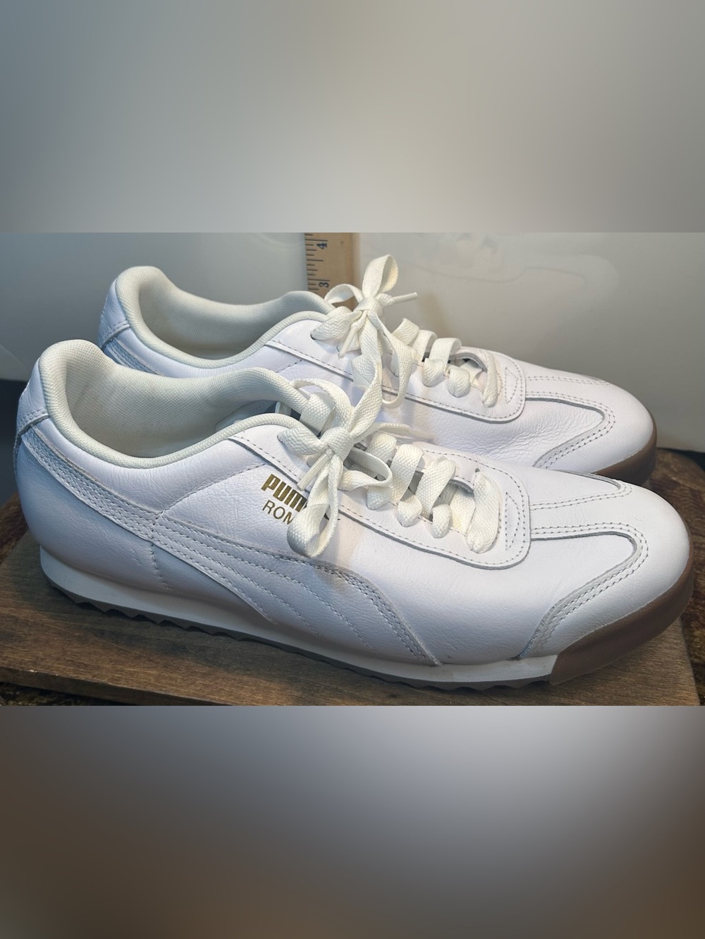 NEW Puma Roma Men’s White Sneakers with Gold Logo Size 10.5